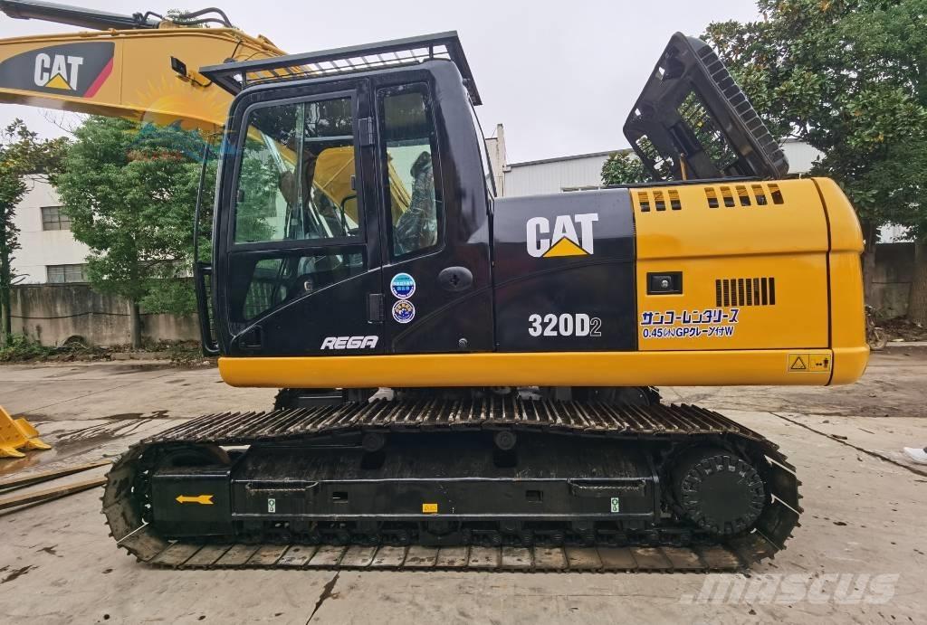 CAT 320d2 حفارات زحافة