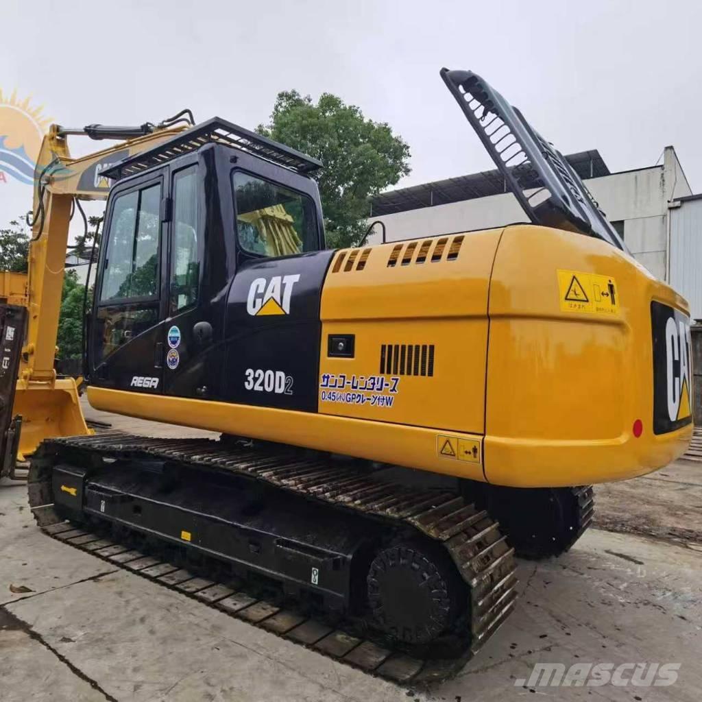 CAT 320d2 حفارات زحافة