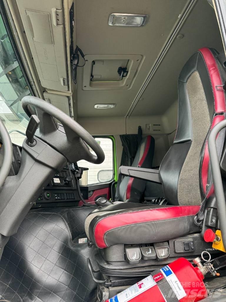 Volvo FM 8*4 شاحنات قلابة