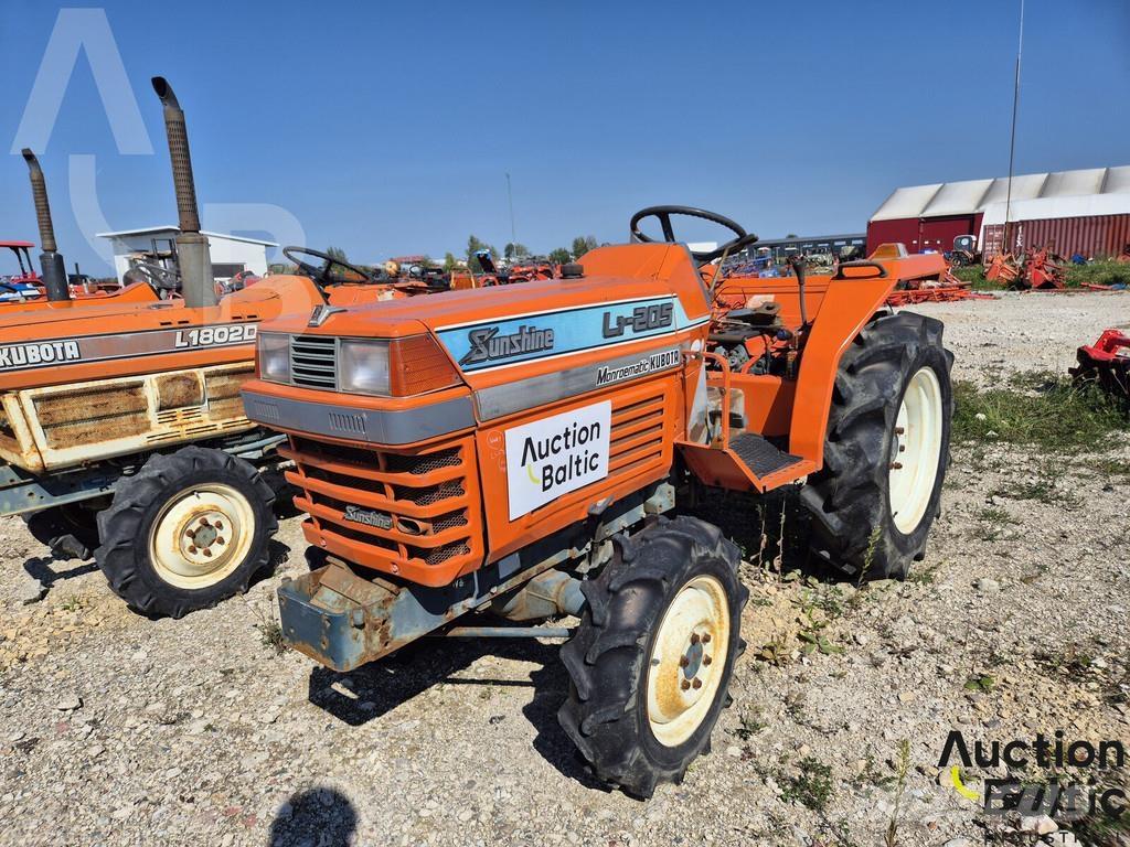Kubota L1-205D الجرارات