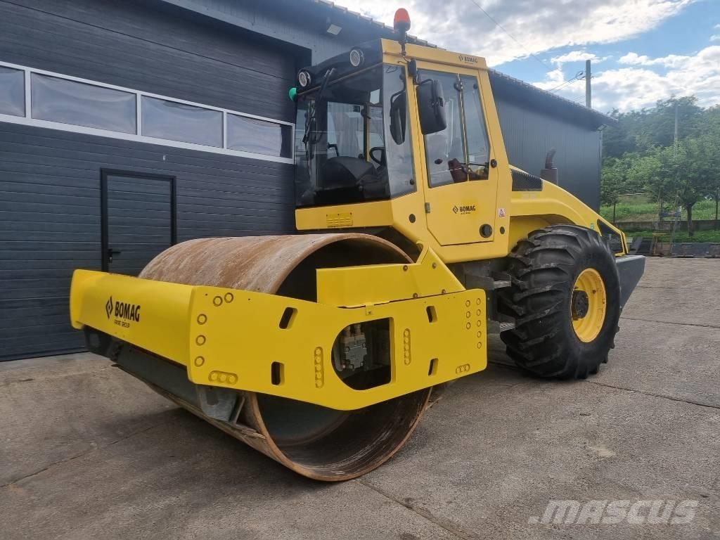 Bomag 213HD مداحل ذات إطارات هوائية