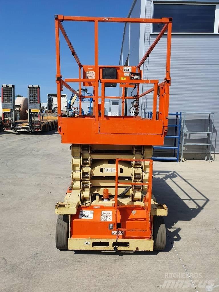 JLG 10 RS رافعات مقصية الشكل