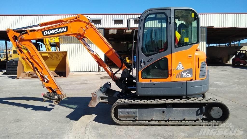 Doosan DX 60 R حفارات صغيرة أقل من 7 طن (حفارات صغيرة)