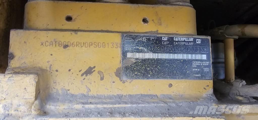 CAT D 6 R III بلدوزرات مجنزرة