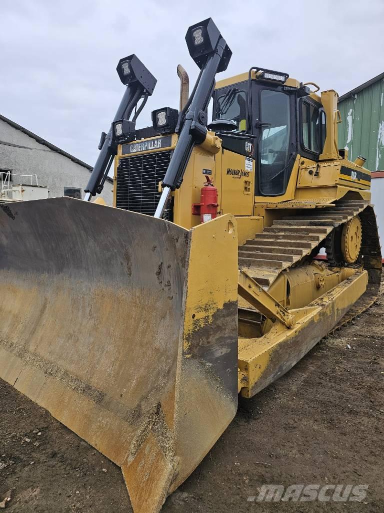 CAT D 6 R III بلدوزرات مجنزرة