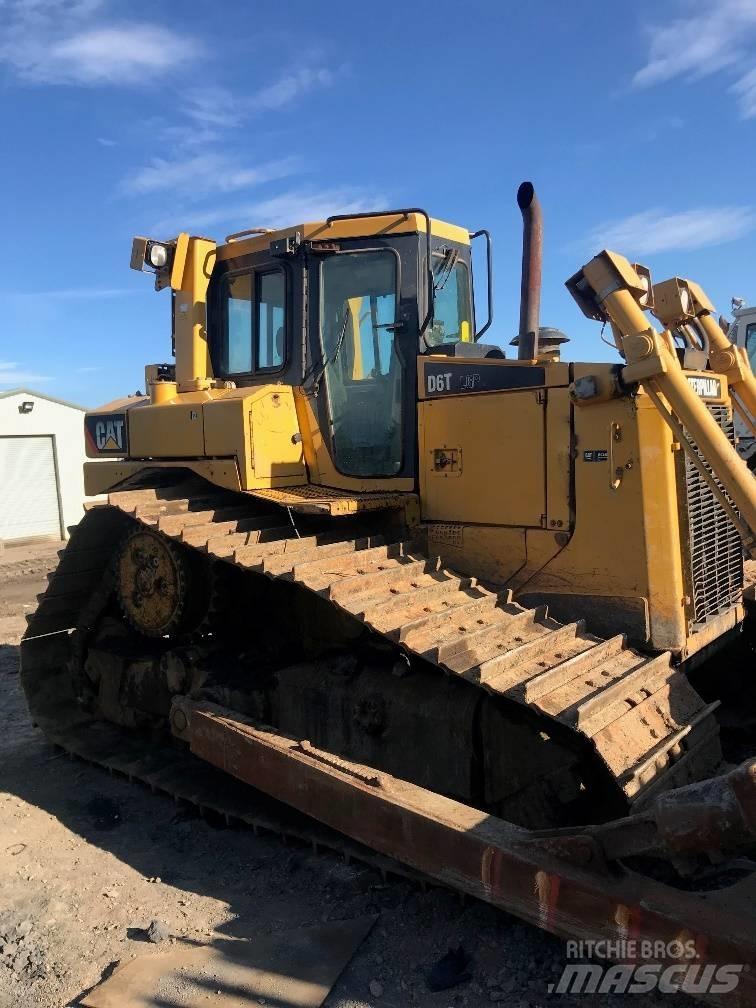 CAT D6T LGP بلدوزرات مجنزرة