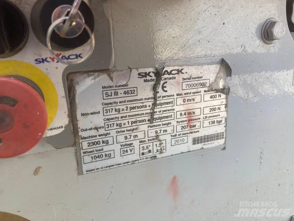 SkyJack SJ III 4632 رافعات مقصية الشكل