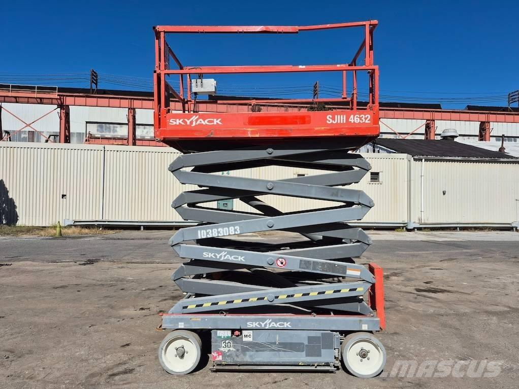 SkyJack SJ 4632 رافعات مقصية الشكل