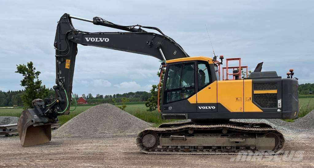 Volvo EC 220 E حفارات زحافة