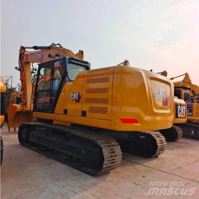 CAT 323 GC حفارات زحافة