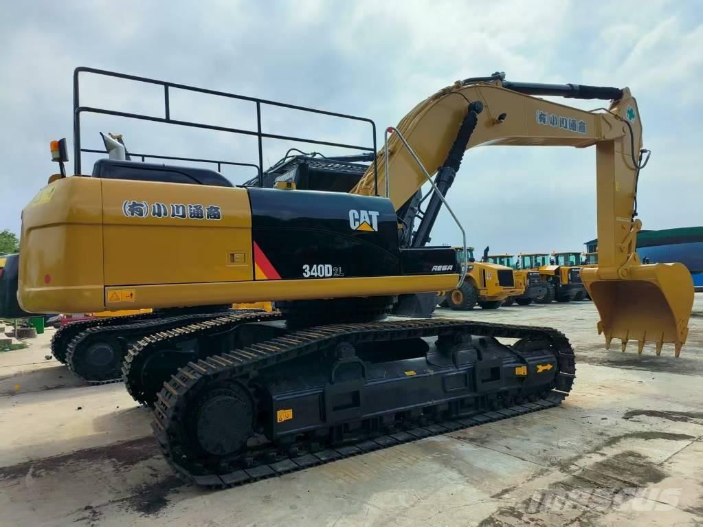 CAT 340 D L حفارات زحافة