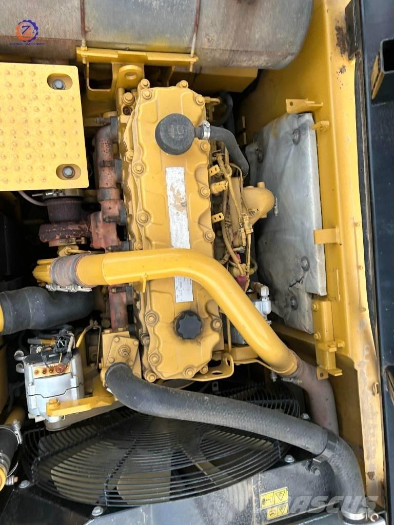 CAT 326 D حفارات زحافة