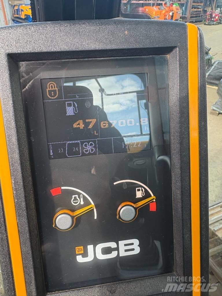 JCB JS 130 LC حفارات زحافة
