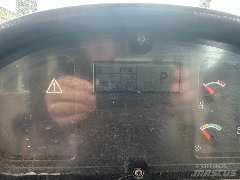 Volvo G 930 معدات تمهيد الطرق
