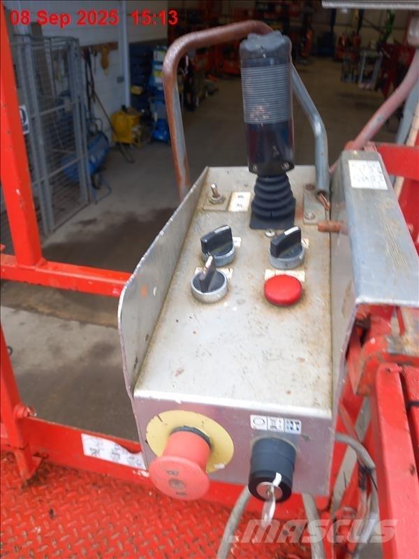 SkyJack SJ 8841 RT رافعات مقصية الشكل