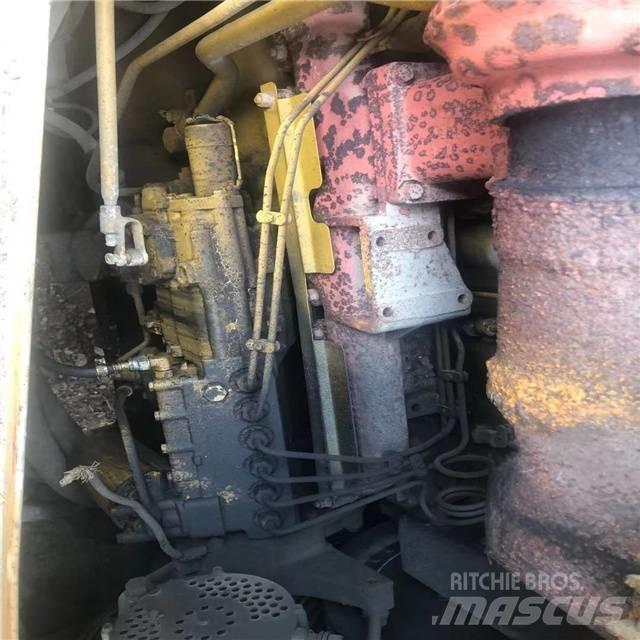 CAT D 7 R بلدوزرات مجنزرة