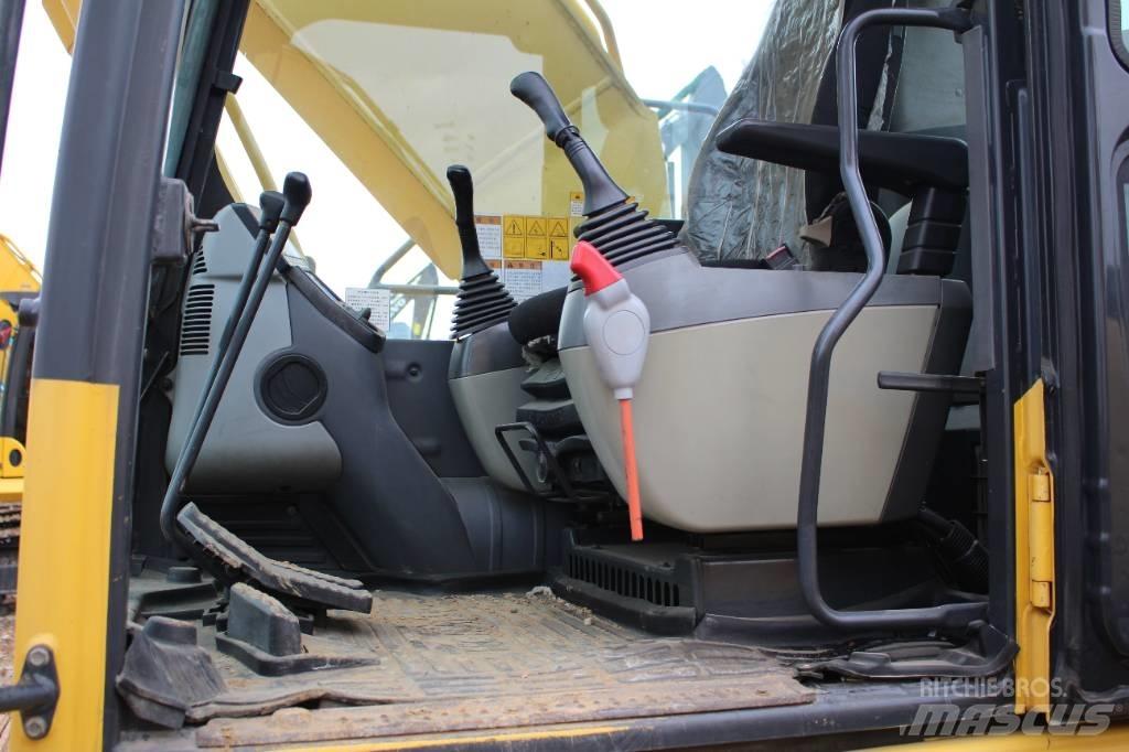 Komatsu PC 240 LC-8 حفارات زحافة