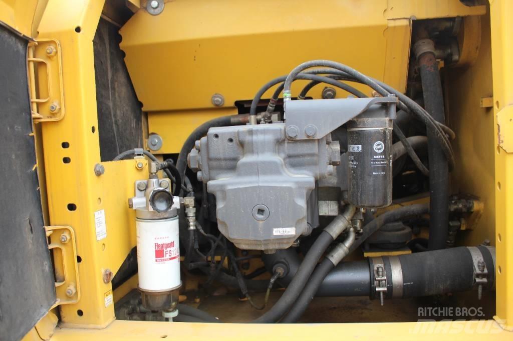 Komatsu PC 240 LC-8 حفارات زحافة