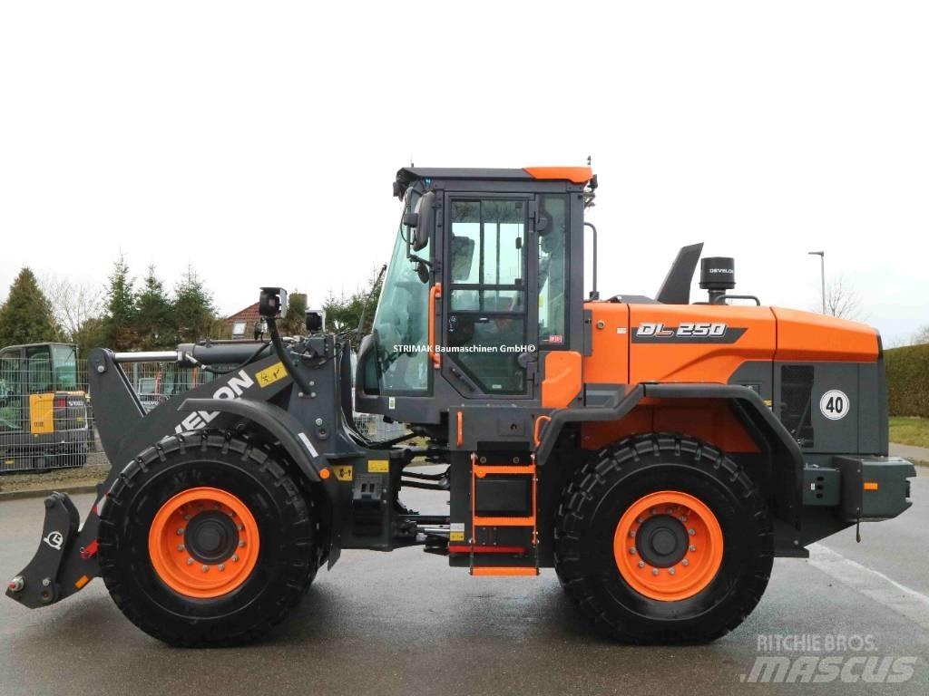 Develon DL 250-7 لوادر بعجل