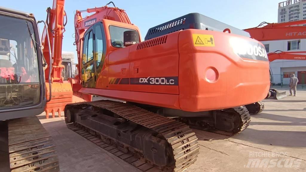 Doosan DX 300 LC حفارات زحافة