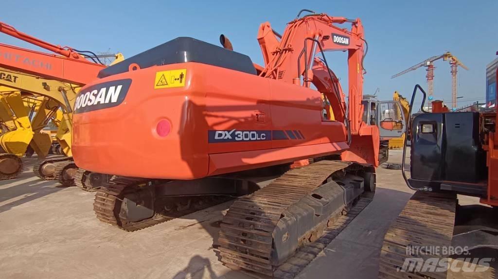 Doosan DX 300 LC حفارات زحافة