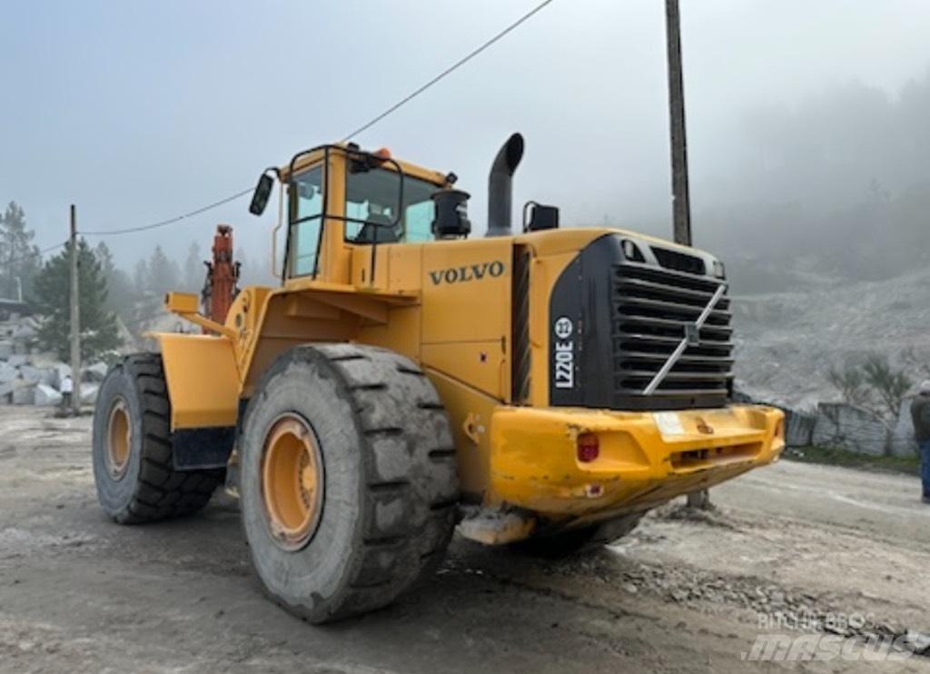 Volvo L 220 E لوادر بعجل