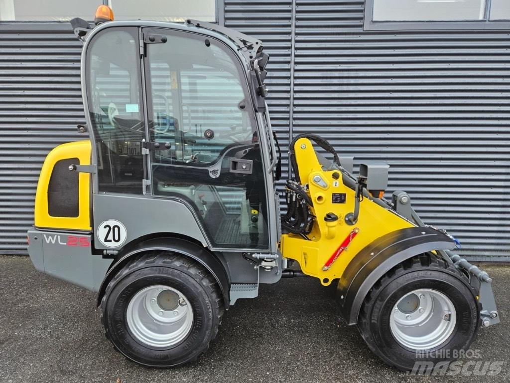 Wacker Neuson WL 25 لوادر صغيرة