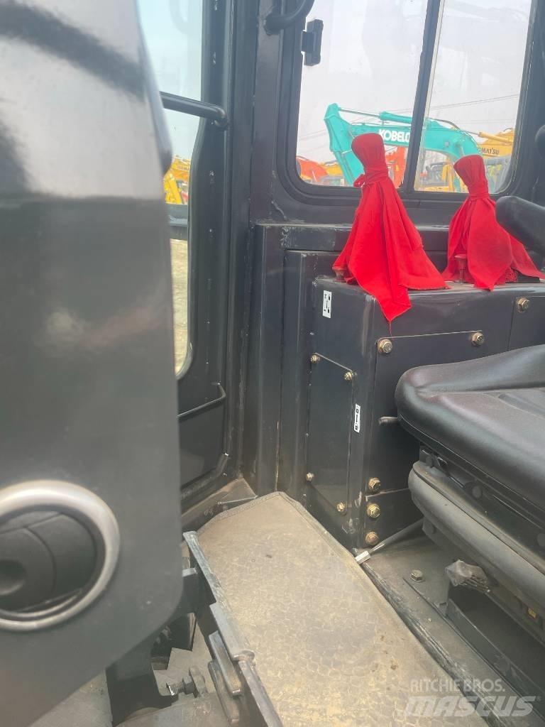 Shantui SD 16 بلدوزرات مجنزرة