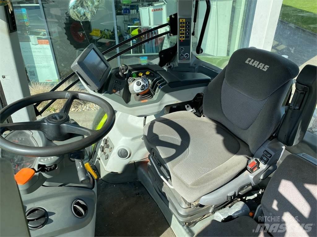 CLAAS AXION 810 الجرارات