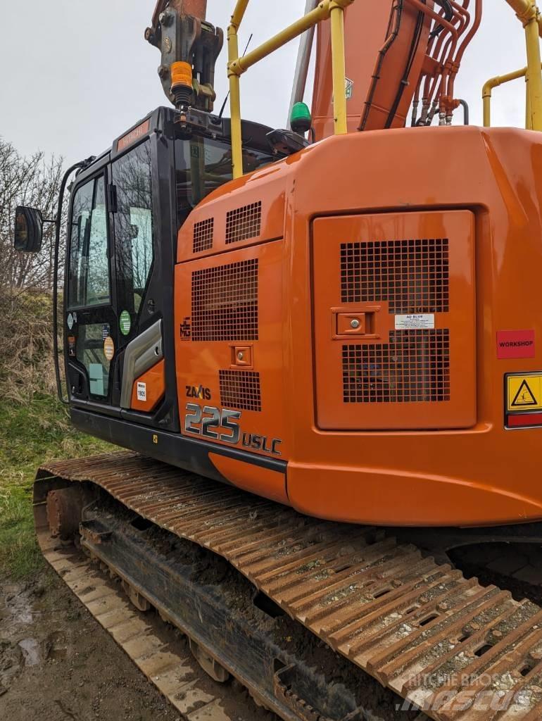 Hitachi ZX225US-7 حفارات زحافة