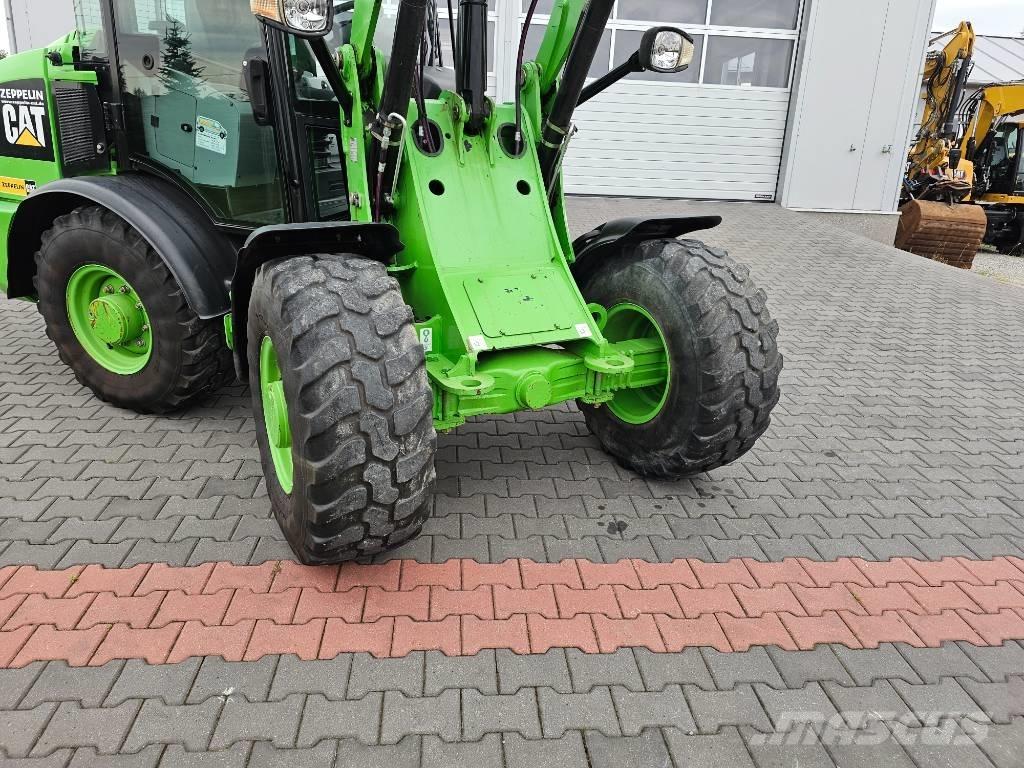 CAT 906 M لوادر بعجل