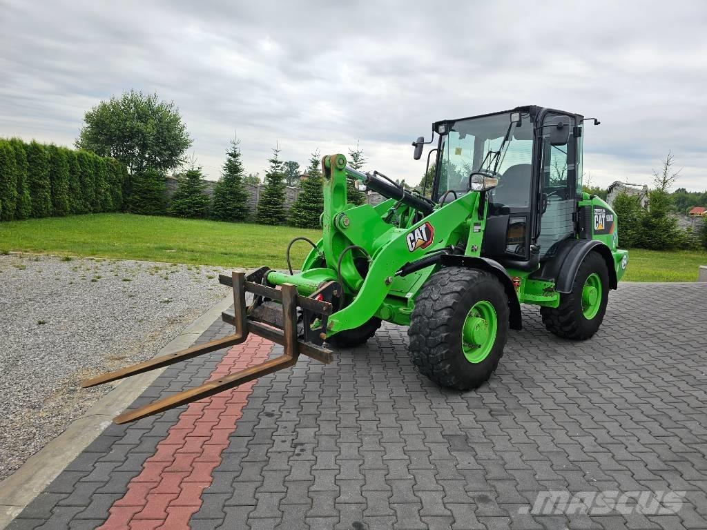 CAT 906 M لوادر بعجل