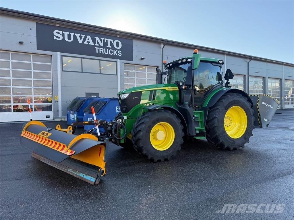 John Deere 6R 250 الجرارات
