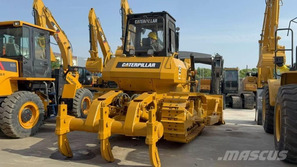 CAT D 6 G بلدوزرات مجنزرة