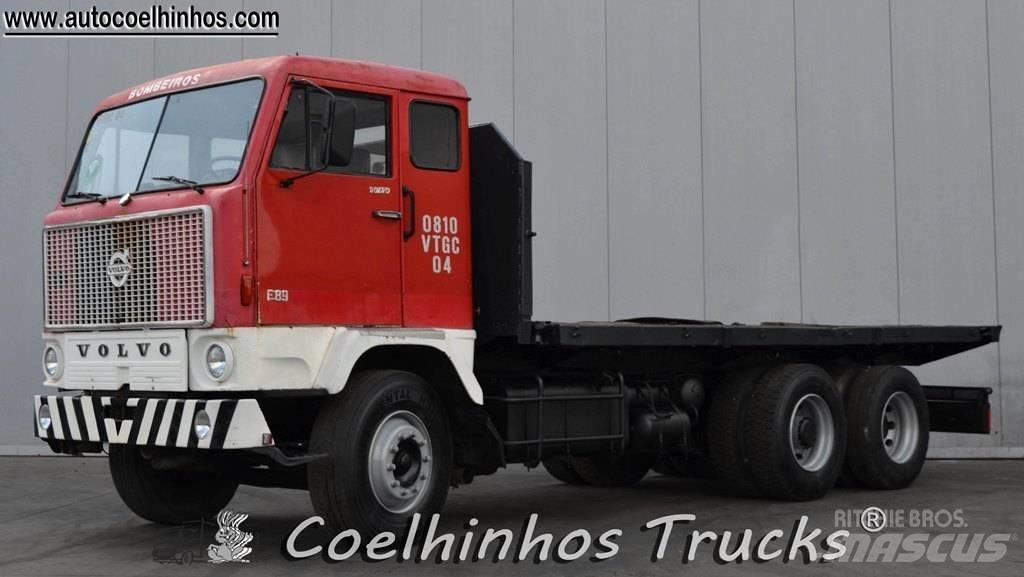 Volvo F89-42 (6x2) شاحنات مسطحة/مفصلية الجوانب