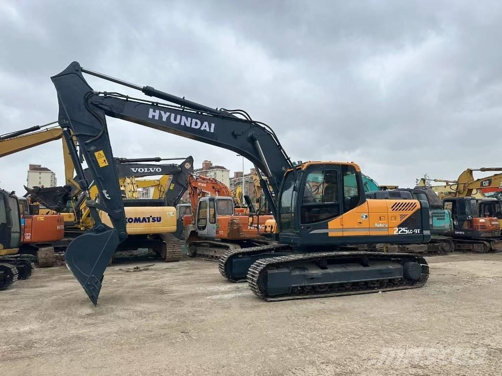 Hyundai 225 LC-9T حفارات زحافة