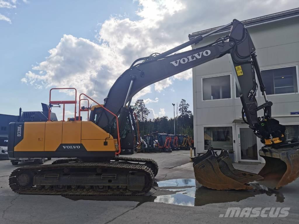 Volvo EC 220 E حفارات زحافة