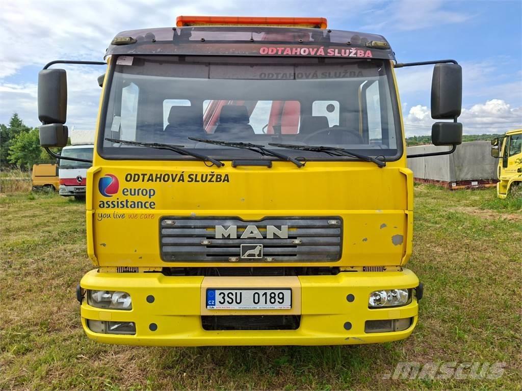 MAN 12.225 LC + HR شاحنات بمقصورة وهيكل