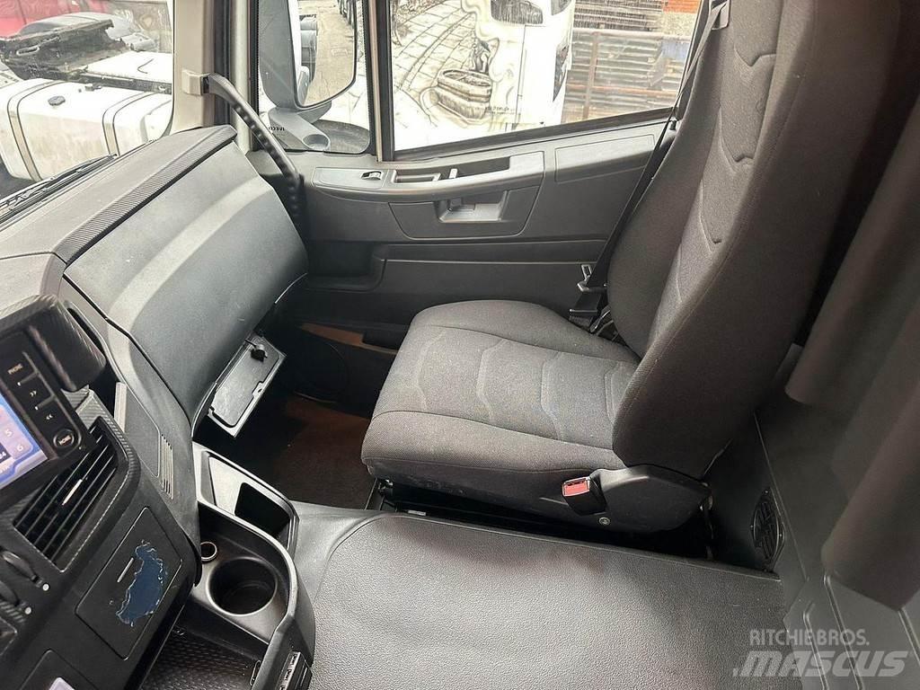 Iveco Stralis 460 شاحنات بمقصورة وهيكل