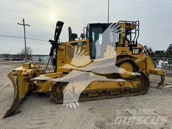 CAT D6T LGP بلدوزرات مجنزرة