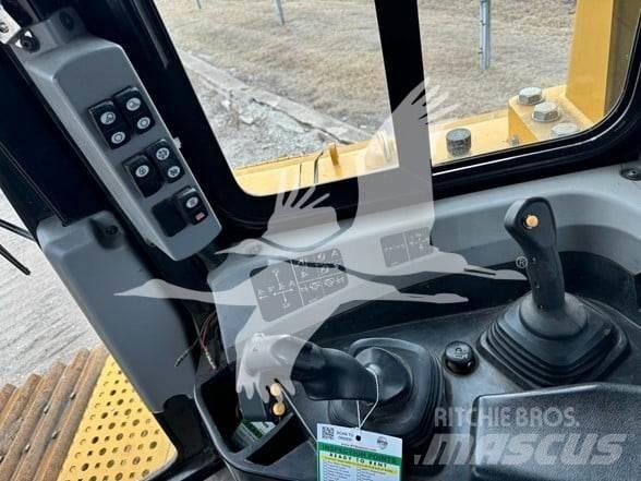 CAT D6T LGP بلدوزرات مجنزرة