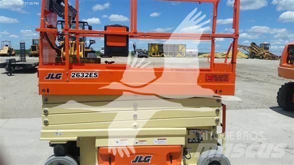 JLG 2632ES رافعات مقصية الشكل