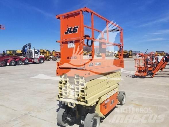 JLG 2632ES رافعات مقصية الشكل