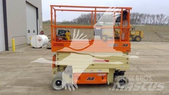 JLG 2632ES رافعات مقصية الشكل