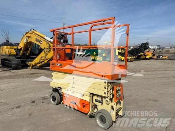 JLG 2632ES رافعات مقصية الشكل