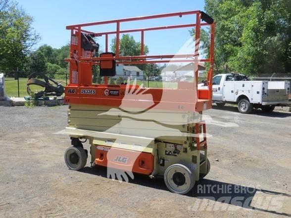 JLG 2632ES رافعات مقصية الشكل