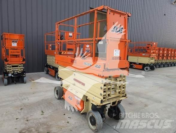 JLG 2632ES رافعات مقصية الشكل