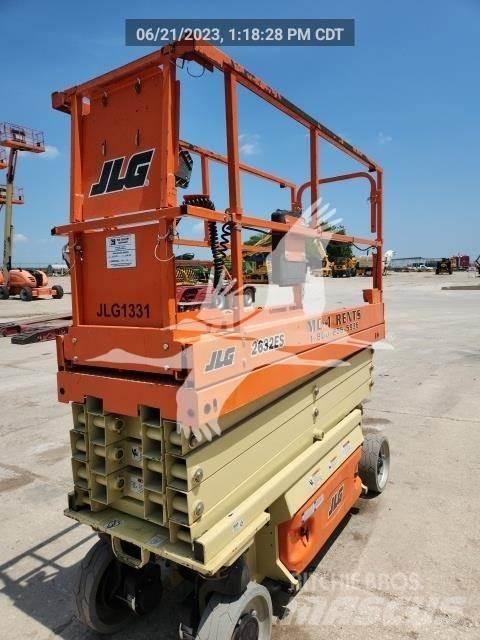 JLG 2632ES رافعات مقصية الشكل