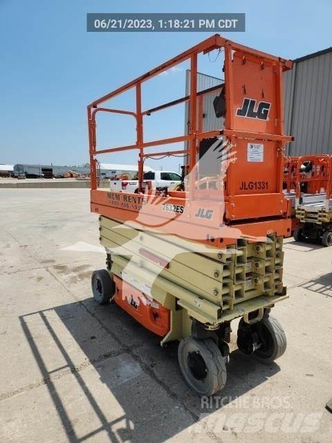 JLG 2632ES رافعات مقصية الشكل