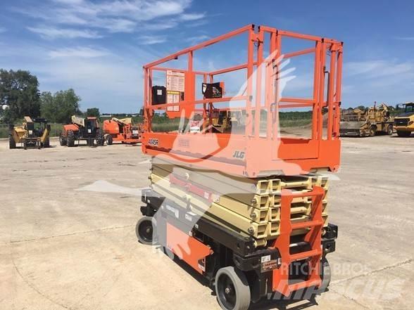 JLG 4045R رافعات مقصية الشكل